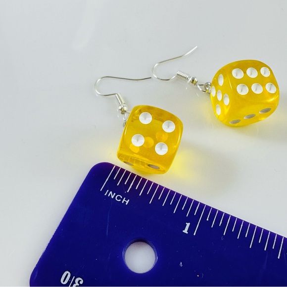 Let's get lucky! Super cute lucky dice earrings in clear Lemon Yellow - Picture 3 of 4